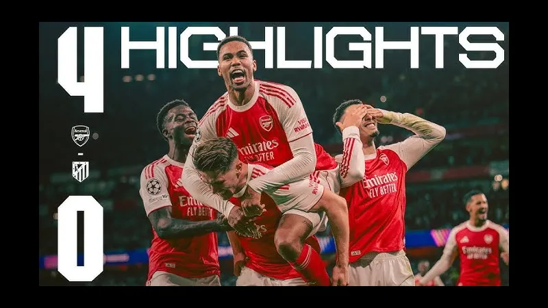 Cầu thủ Atletico Madrid và Arsenal tranh chấp bóng trên sân cỏ Cầu thủ Atletico Madrid và Arsenal tranh chấp bóng trên sân cỏ
