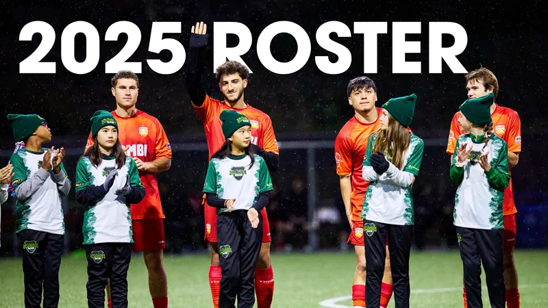 Cầu thủ Ballard và Snohomish United tranh chấp bóng trên sân cỏ Cầu thủ Ballard và Snohomish United tranh chấp bóng trên sân cỏ