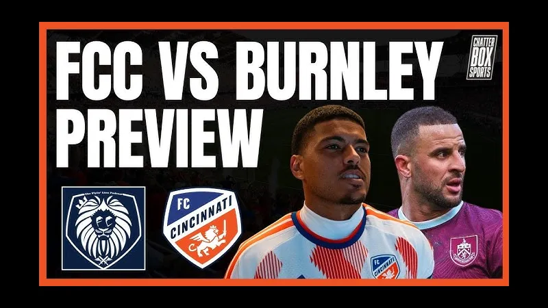Cầu thủ Cincinnati và Burnley đang tranh chấp bóng trên sân Cầu thủ Cincinnati và Burnley đang tranh chấp bóng trên sân