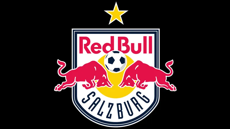 Cầu thủ Salzburg và Kharkiv tranh chấp trên sân Cầu thủ Salzburg và Kharkiv tranh chấp trên sân