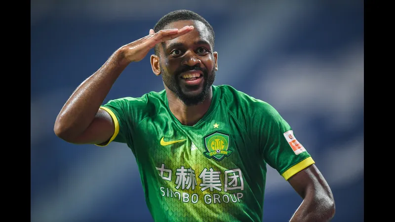 Cầu thủ Shanghai Shenhua và Beijing Guoan tranh chấp bóng trên sân - Lịch sử đối Cầu thủ Shanghai Shenhua và Beijing Guoan tranh chấp bóng trên sân - Lịch sử đối