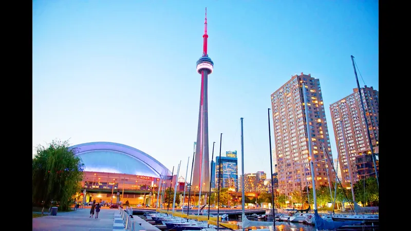 Cầu thủ Vancouver và Montreal tranh chấp quả bóng trên sân - Lịch sử đối